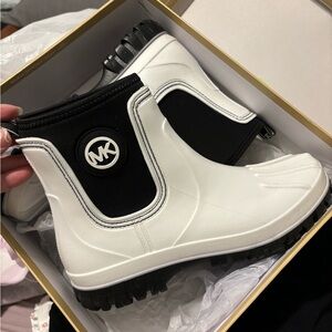 MICHEAL Kors Tucker Rain Bootie